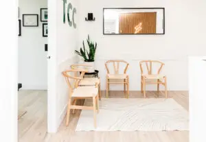 Chiropractor near Yorkville Toronto | Drs Ritza (left) and Krekora (right)